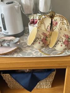 Clovelly Suite Four Poster Bed & Breakfast