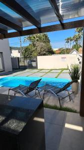 Jacuzzi e Piscina CASA Beto Carrero 4Q 3BWC a 300m do Parque Proximo a Praia churrasqueira e estacionamento privado