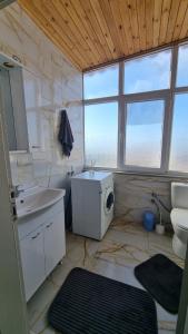 BOZCAADAYA KARŞI GEYİKLİ MERKEZDE TERASLI ÇATIKATı