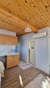 BOZCAADAYA KARŞI GEYİKLİ MERKEZDE TERASLI ÇATIKATı