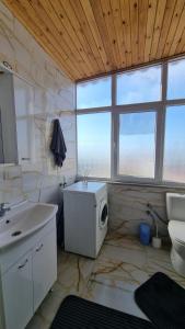 BOZCAADAYA KARŞI GEYİKLİ MERKEZDE TERASLI ÇATIKATı