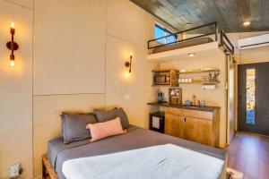 The Atlas Cedar Treehouse at Treetop Escapes