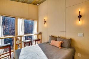 The Atlas Cedar Treehouse at Treetop Escapes