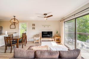 5 Mile to Ski Lifts, Cozy Beech Mtn Condo with views