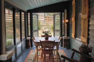 Leipers Fork Village Bungalow with Hot Tub & Firepit