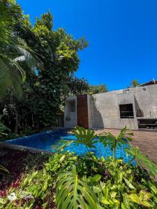 Casa com cachoeira e praia a 50m no Engenho d’Água