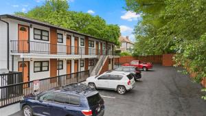 5mins to Mercedes-Benz Stadium +Parking