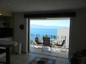 Beachfront view Condo beside la Isla Mall