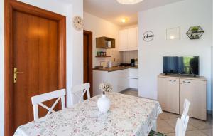 Nice Apartment In Sutivan