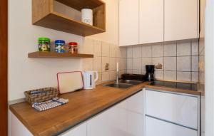 Nice Apartment In Sutivan