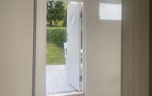 1 Bedroom Beautiful Home In Bro