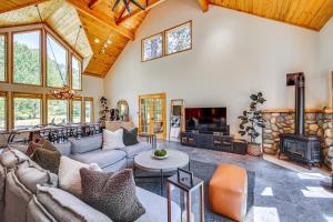 Day Trip to White Pass Luxe Cabin on Naches River