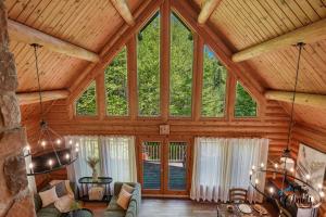 Log Cabin Hot tub near Tremblant