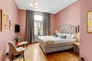 Standard King Room - Non-Smoking room in First Hotel Statt
