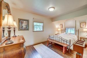 Family-Friendly Sand Springs Home about 8 Mi to Tulsa!