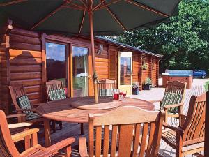 Cider Mill Lodge - Hw7420