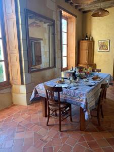 B&B / Chambres d'hotes Chateau de la Faverie chambres d hotes : photos des chambres