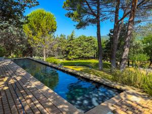 Maisons de vacances L-Atelier d-artiste, Lodge contemporain a ciel ouvert avec piscine : photos des chambres