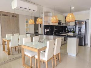 Oceanview Escape Pool, Jacuzzi & Gym in Bocagrande