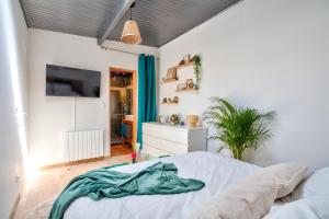 Charmante maison indépendante avec terrasse verdoyante au calme absolu aux portes de Paris