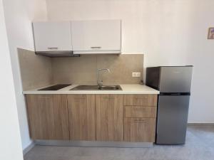 Olgas Sea View Studios, 400m from Ipsos Beach