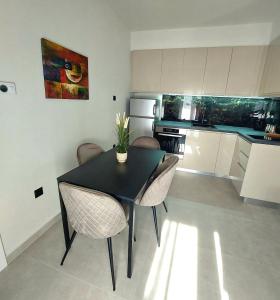 B&M apartment with balcony near the waterfront