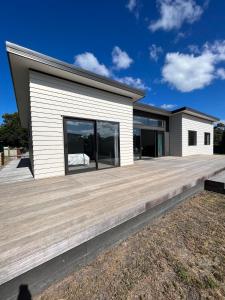 Exclusive Holiday Home Sunny Beach House Four Queen Beds