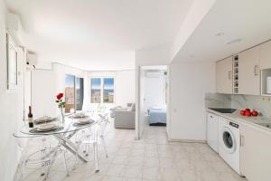 Sunny Port Apartment with sea view - Happy Rentals