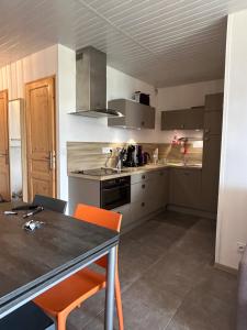 Appartements L Evidence, 4 a 5 couchages, 1 chambre, cellier, Meuble de Tourisme 3 etoiles, vue degagee, parking gratuit : photos des chambres