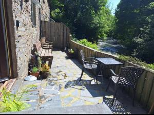 Cosy riverside cottage in beautiful Corris