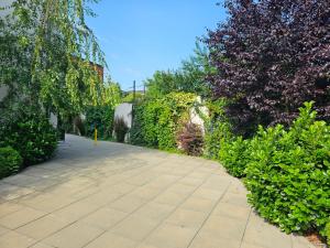 Central Urban Studio with Underground Parking