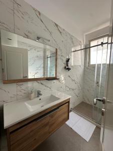 Elegante Apartment Center
