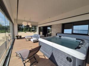 Luksusowy apartament 8 z jacuzzi - 4hvězdičkové hotely ve městě Boszkowo