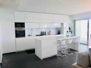 Appartements Haut standing- Face a la mer! 3 chambres-piscine semi olympique : photos des chambres