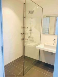 Appartements Haut standing- Face a la mer! 3 chambres-piscine semi olympique : photos des chambres
