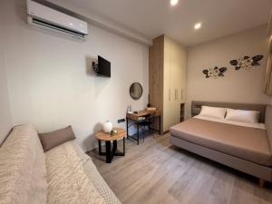 Stauroula & Thomas homes