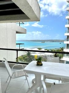 Apartamento en el Centro de San Andrés Islas con vista al mar- Edificio Bay Point 703