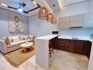 1-BD Apt with Ocean View Rooftop Pool