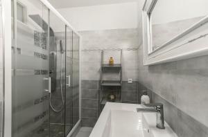 Maisons de vacances Bellevue Cite Chez Jean - vue directe Cite, Cite a 200m, clim, parking public gratuit a 200m, WIFI - Direct view Cite, 200m to Cite, Aircon, free public car park 200m, WIFI : photos des chambres