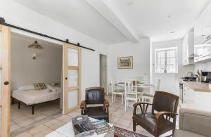 Maisons de vacances Bellevue Cite Chez Jean - vue directe Cite, Cite a 200m, clim, parking public gratuit a 200m, WIFI - Direct view Cite, 200m to Cite, Aircon, free public car park 200m, WIFI : photos des chambres