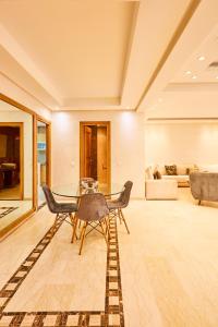 Casablanca 3 Bed Unit in Triangle Dor With Parking