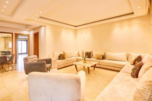 Casablanca 3 Bed Unit in Triangle Dor With Parking