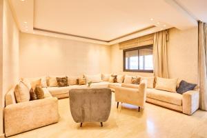 Casablanca 3 Bed Unit in Triangle Dor With Parking