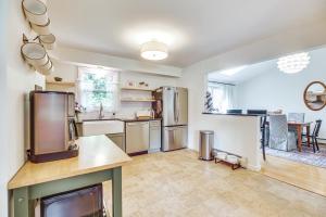 Family Getaway with Deck 3 Mi to Lake Champlain