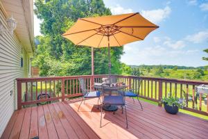 Family Getaway with Deck 3 Mi to Lake Champlain