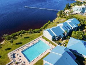 Riverfront Condo w Water Views-Heated Pool