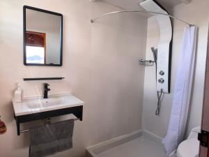 Uros Quechua`s Lodge Titicaca