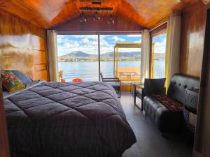 Uros Quechua`s Lodge Titicaca