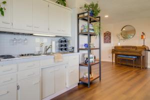 Spacious Deck with Ocean View Puget Sound Gem!