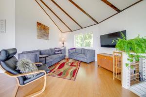 Spacious Deck with Ocean View Puget Sound Gem!